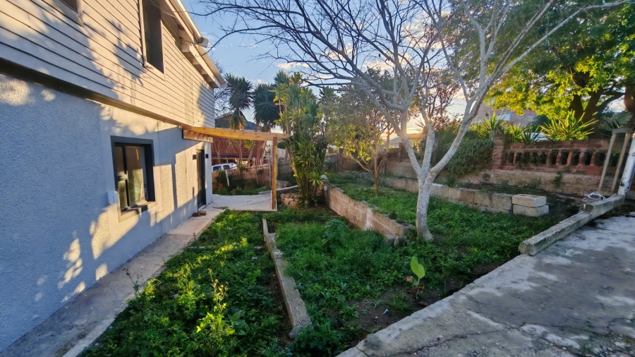 5 Bedroom Property for Sale in Fraaiuitsig Western Cape